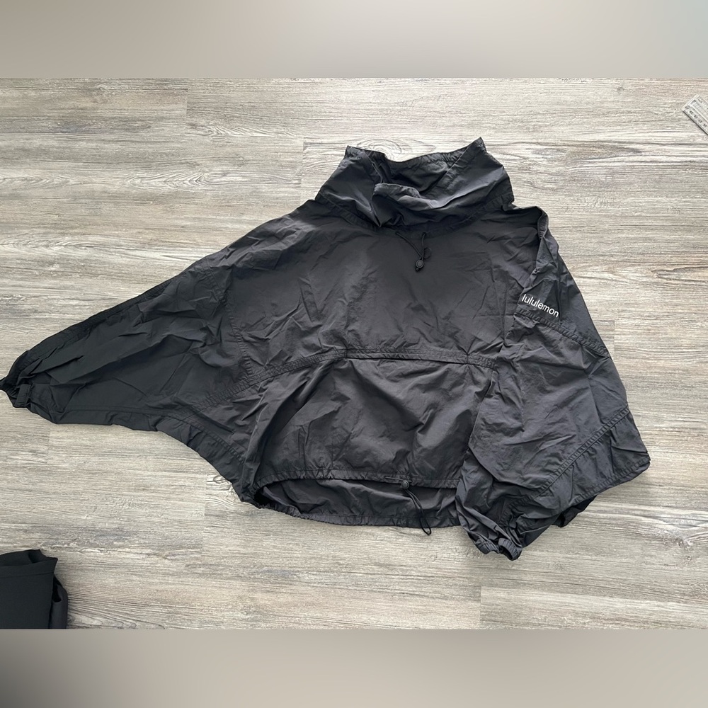 Lululemon Break the Mold Pullover woman size M/L windbreaker Water repellent